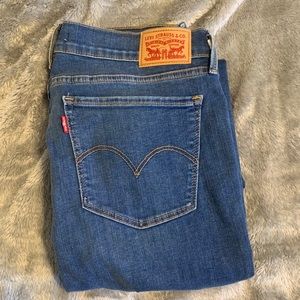 NEW Levi’s 710 Super Skinny Size 32
